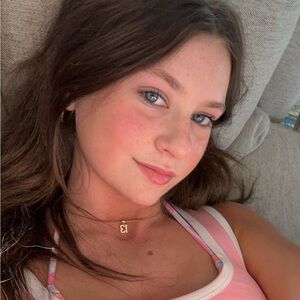 Meet your Posher, Claire